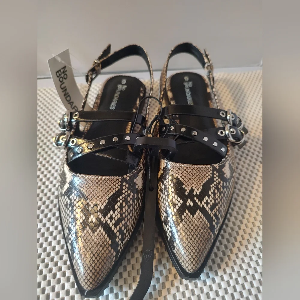 No Boundaries Women's Size 6 Faux Leather Strappy Moto Flats NWT Snake Skin